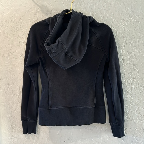 Lululemon scuba zip up hoodie. Size 4. - Picture 3 of 5